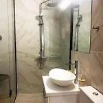 Luxury Retreat- 2-bedroom, 2-bath Апартаменти Нікосія