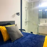 Luxury Retreat- 2-bedroom, 2-bath Апартаменти Нікосія