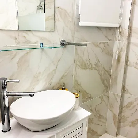 Luxury Retreat- 2-bedroom, 2-bath Apartmán