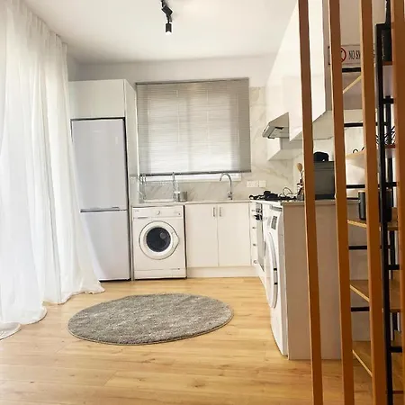 Luxury Retreat- 2-bedroom, 2-bath * Nikósie