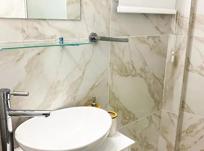 Luxury Retreat- 2-bedroom, 2-bath Apartment